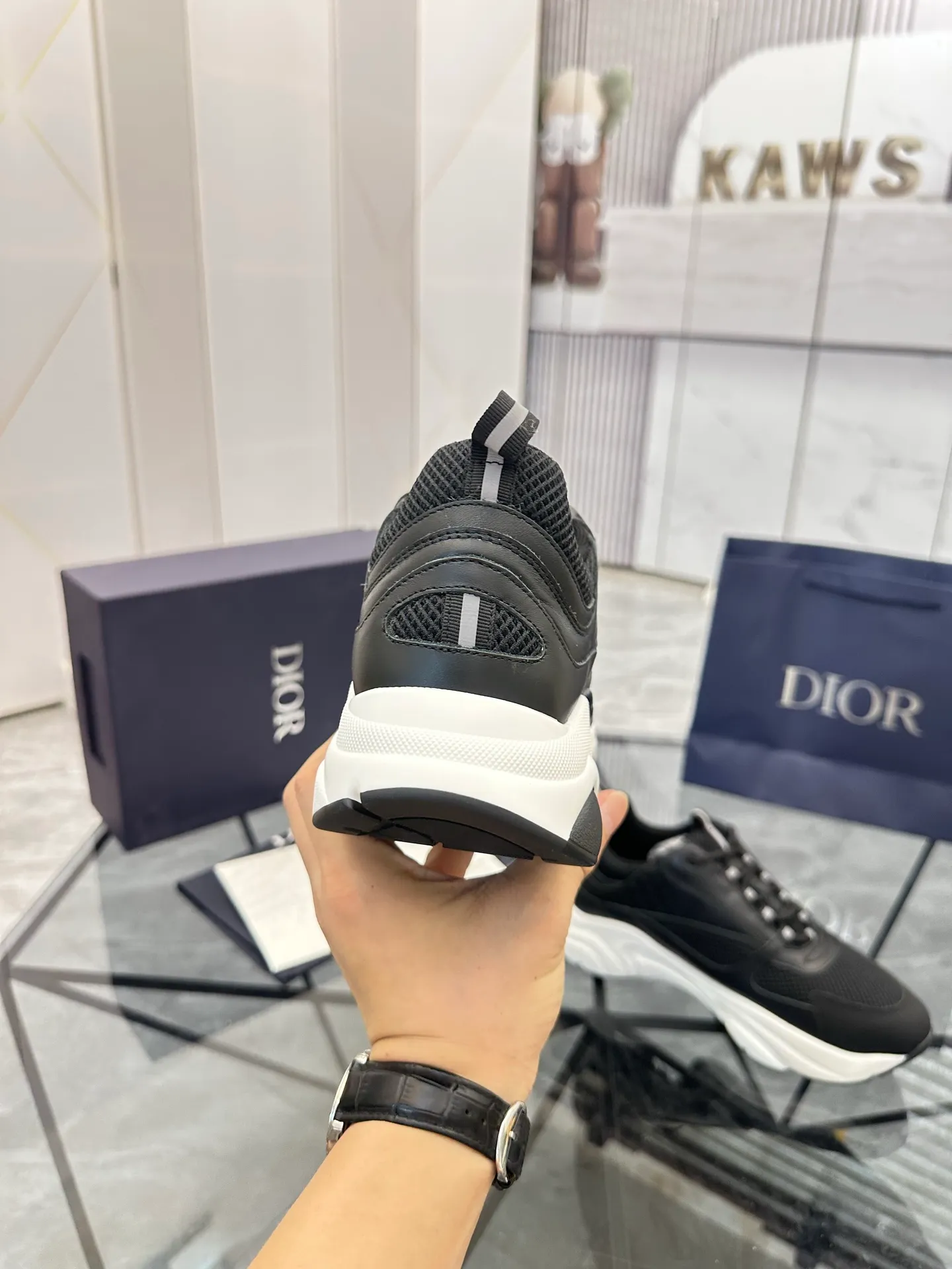 Men's shoes: 💰P460¥ Ready in Guangzhou, fully packaged Product trademark: Dior* "Dior*" low-top casual shoes Regular size: 38-46 (can be customized to 47) B22 Product materials: imported cowhide leather upper spliced ​​with original fabric, breathable lining, original outsole. Number: 920